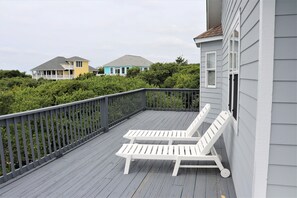 Property grounds - Spinnaker’s Reach Coastal Retreat | Ocean View | Community Pool | Reverse Floor (Emerald Isle)