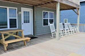 Outdoor dining - 4BR Half-Duplex on Emerald Isle’s Oceanfront (Emerald Isle)