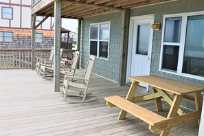Outdoor dining - 4BR Half-Duplex with Stunning Ocean Views (Emerald Isle)