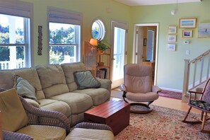 TV - 3rd Row Home, Elevator & Ocean View (Emerald Isle)