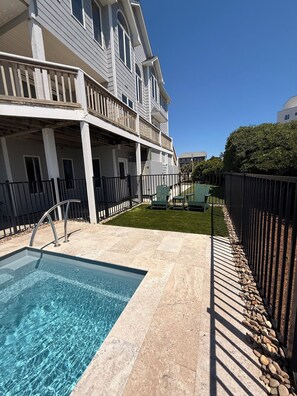 Pool - Oceanfront 6BR Half-Duplex – Pool, Beach & Dog-Friendly (Emerald Isle)