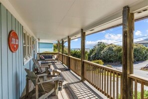 Property grounds - 3rd Row Coastal Home with Private Pool & Hot Tub, Close to the beach (Emerald Isle)