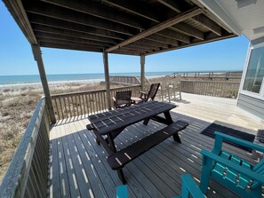 Outdoor dining - Oceanfront 4BR Beach Cottage with Private Beach Access (Emerald Isle)