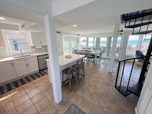 Dining - Oceanfront 4BR Beach Cottage with Private Beach Access (Emerald Isle)
