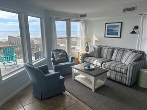 Living area - Oceanfront 4BR Beach Cottage with Private Beach Access (Emerald Isle)