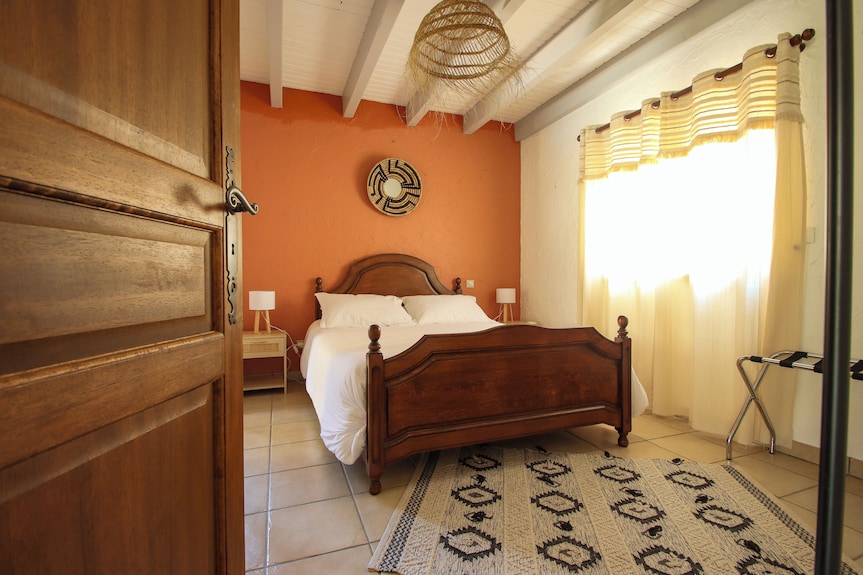 Cosy Country Side Property With Three Cottages And Covered Swimming Pool - Aveyron