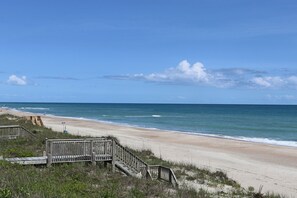 On the beach - Oceanfront 3BR with Ocean Views & Covered Decks (Emerald Isle)