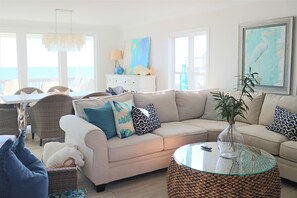 Living area - Oceanfront 5BR Home with 2 Kitchens & Beach Access (Emerald Isle)