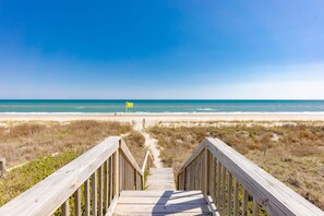 On the beach - Oceanfront 4BR with Views & Private Beach Access (Emerald Isle)