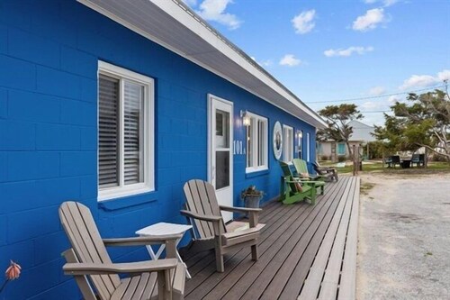 Charming 2BR Beach Half-Duplex, Dog-Friendly