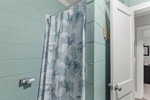 Towels - Charming 2BR Beach Half-Duplex, Dog-Friendly (Emerald Isle)