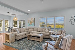 TV - Family Retreat with Hot Tub & Game Room and Short Walk to Beach (Emerald Isle)