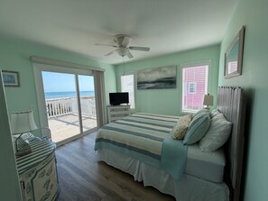 4 bedrooms, free WiFi, bed sheets - Ocean Front Beach Home 4BR – Views, Decks & Beach Access (Emerald Isle)
