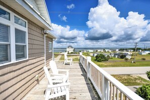 Terrace/patio - Soul Shine, Ocean & Sound Retreat - POOL & Hot Tub (Emerald Isle)