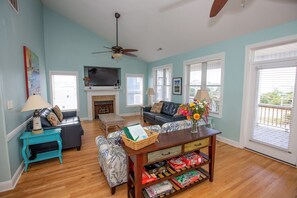 TV - Soul Shine, Ocean & Sound Retreat - POOL & Hot Tub (Emerald Isle)