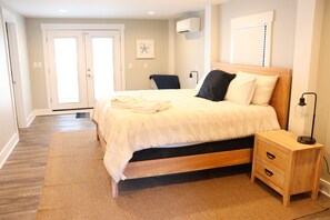 4 bedrooms, free WiFi, bed sheets - Updated 4BR Retreat with Private Pool, Hot Tub, Dog-Friendly (Emerald Isle)
