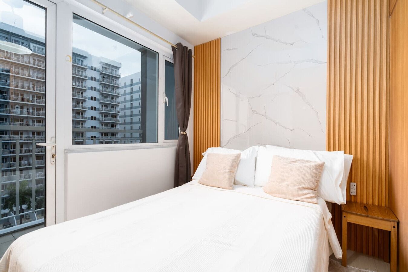 WiFi, bed sheets