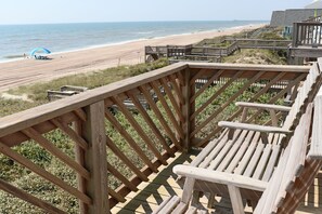 Property grounds - Spacious 4BR Beach Duplex with Ocean Views (Emerald Isle)