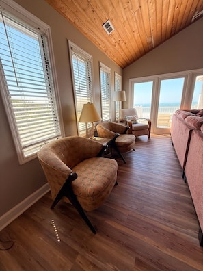 TV - Spacious 5BR Home with Private Pool & Ocean Views (Emerald Isle)