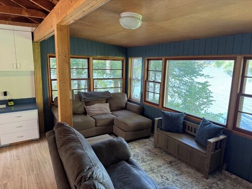 Peaceful Remodeled Lake Cottage - New 2026 Listing