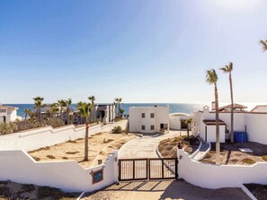 Property grounds - Luxury & Spacious Beachfront Home Casa Espiritu (Puerto Peñasco)