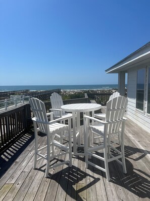 Outdoor dining - Oceanfront Point Location – 4BR Home with Panoramic Ocean Views & 2 Master Suite (Emerald Isle)