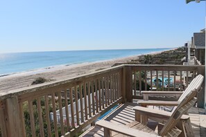 Property grounds - 4BR Beachside Escape with Hot Tub & Water Views (Emerald Isle)