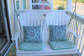 Property grounds - 3BR Condo with Deck, Pool & Easy Beach Access (Emerald Isle)