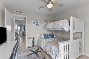 3 bedrooms, free WiFi, bed sheets - Ocean View Condo – Pools, Tennis & Easy Beach Access (Emerald Isle)