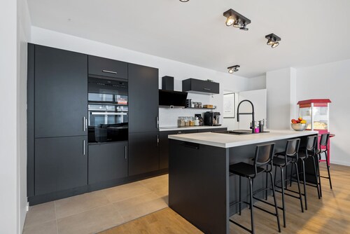 Spacious Antwerp Stay for 8 w/ Free Parking