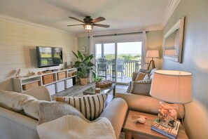TV, table football - Ocean View 4BR Condo – 2 Pools, Tennis & Weekly Rentals (Emerald Isle)