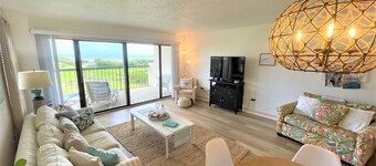 Amazing ocean view, 2 pools, easy beach access