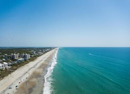Your Slice of Oceanfront Paradise at Queens Court