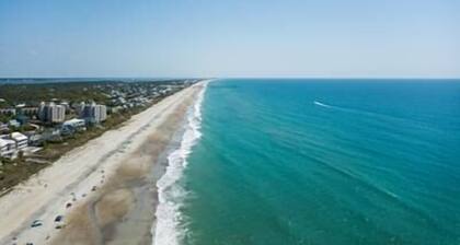 Your Slice of Oceanfront Paradise at Queens Court