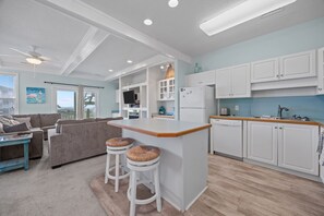 Interior - Take Me A Wave - Pier Pointe 7A2, Emerald Isle (Emerald Isle)