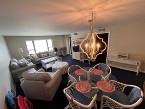 Living area - Oceanfront/Poolside Summer Winds, ton of amenities (Indian Beach)