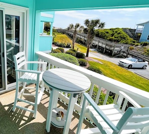 Outdoor dining - Seaspray 150 - 2BR/2BA w/ pool (Atlantic Beach)