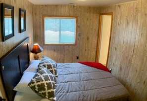 3 bedrooms, WiFi, bed sheets - Cozy Cascade Retreat (Cascade)