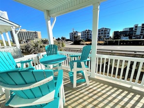 Outdoor dining - Poolside 4BR Villa – Walk to Beach & Playground (Atlantic Beach)