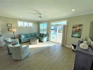 Smart TV, ping pong - Poolside 4BR Villa – Walk to Beach & Playground (Atlantic Beach)