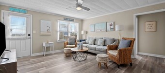 Beachfront duplex w/ 4BR, 2BA, ocean views & beach access