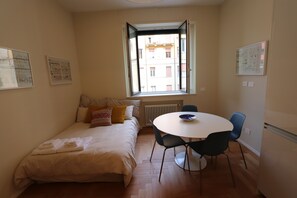 2 camere, una scrivania, Wi-Fi gratuito, lenzuola