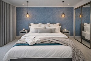 Room - 3BR Home by SoFi Stadium • Backyard, BBQ, EV Charger (Hawthorne)