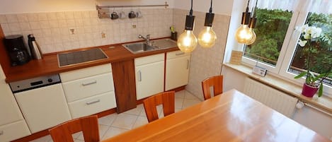 Classic Condo, Garden View | Private kitchen