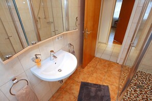 Classic Condo, Garden View | Bathroom - Erdgeschoßwohnung 85qm (Villingen-Schwenningen)