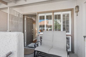 Property grounds - Prime Scottsdale Location! Pet Friendly, Heated Pool/Spa, Near Old Town, ASU & Tempe Marketplace! (Scottsdale)