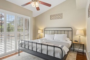 Iron/ironing board, free WiFi - Prime Scottsdale Location! Pet Friendly, Heated Pool/Spa, Near Old Town, ASU & Tempe Marketplace! (Scottsdale)