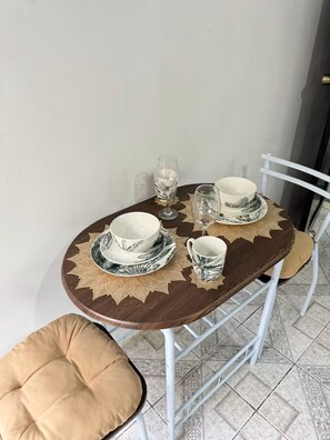 Dining - Cozy Stay in La Fortuna with Parking, WiFi & Smart TV #4 (La Fortuna)