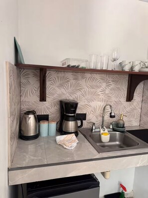 Interior - Cozy Stay in La Fortuna with Parking, WiFi & Smart TV #4 (La Fortuna)