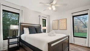 3 bedrooms, desk, iron/ironing board, free WiFi